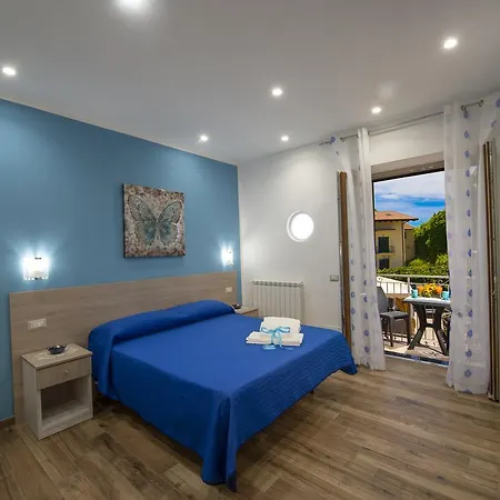 Il Girasole לינה וארוחת בוקר 4*