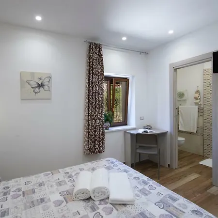 Il Girasole ベッド・アンド・ブレックファスト アジェーロラ