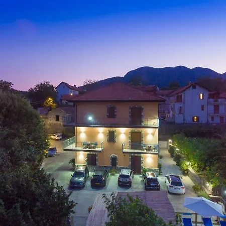 ベッド・アンド・ブレックファスト Il Girasole アジェーロラ