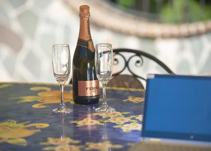 فندق مبيت وإفطار Il Girasole أَجيرولا